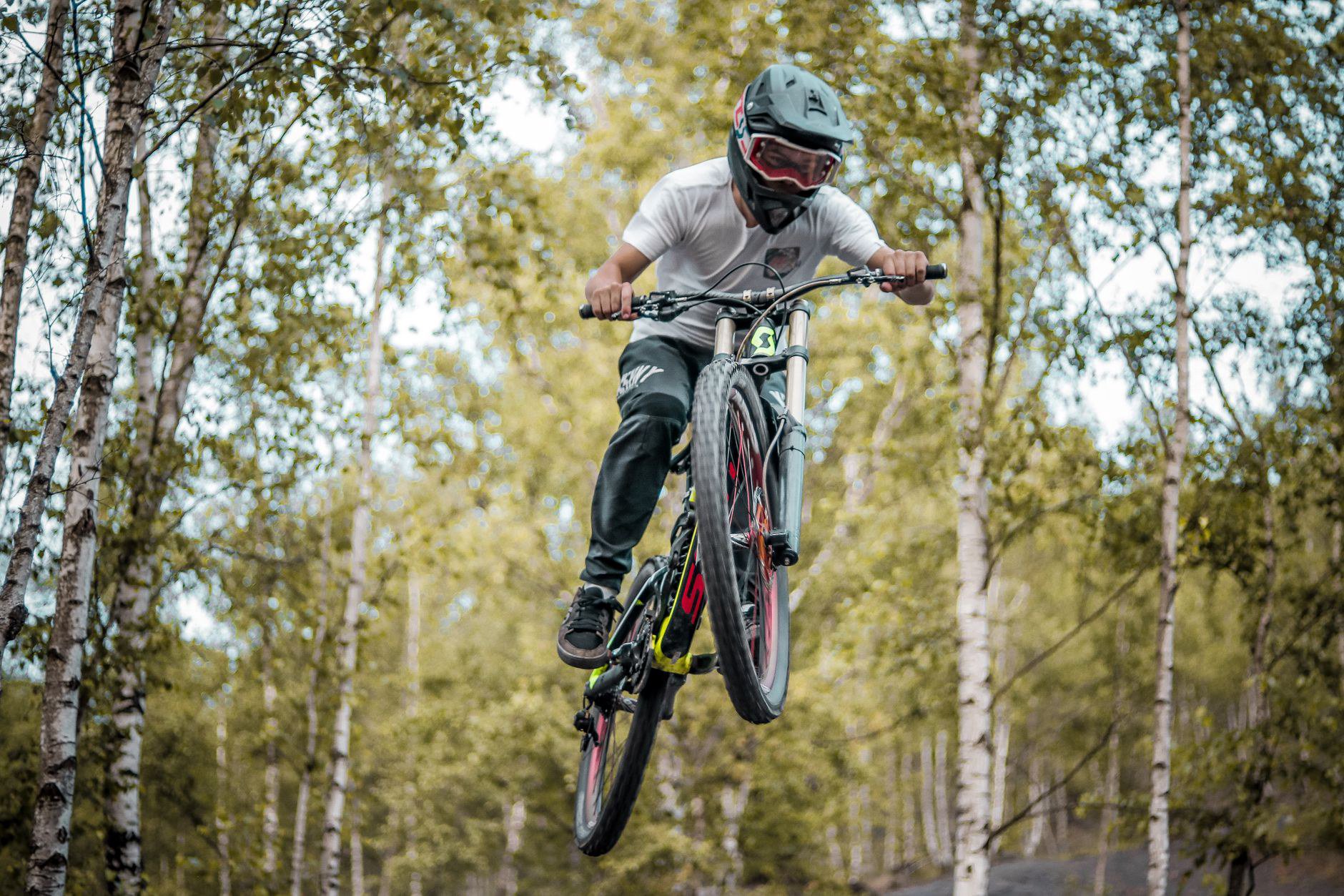 How We Judged the Best Mountain Bike Helmets 2025