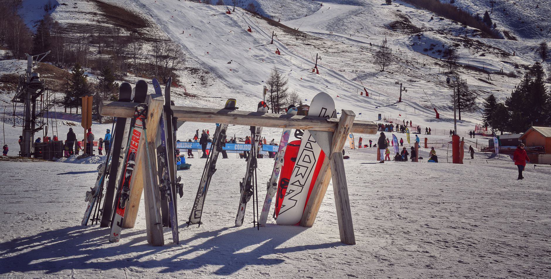 Ski Bike vs Snowboard: The Core Difference