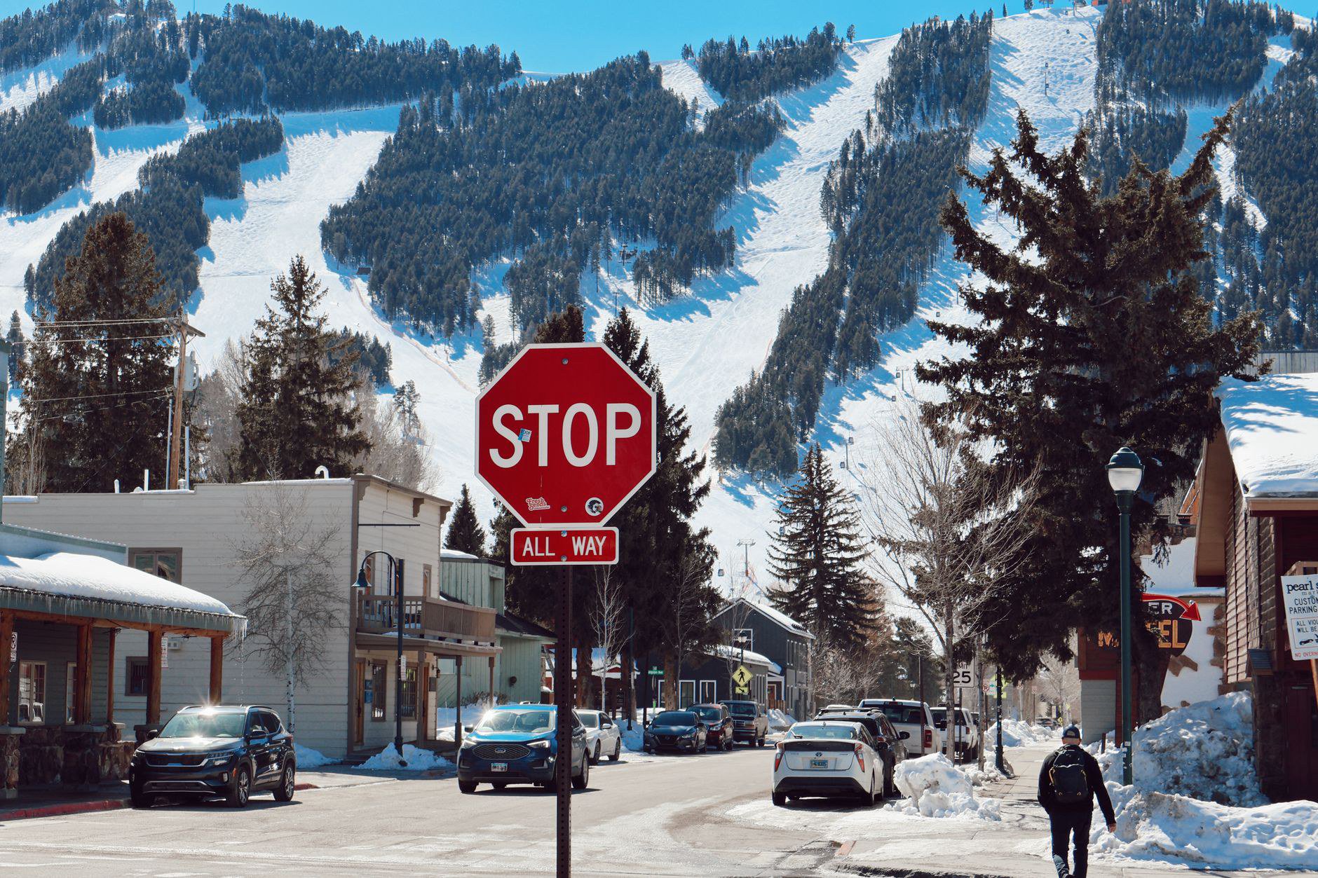 Resort Etiquette and Community Culture
